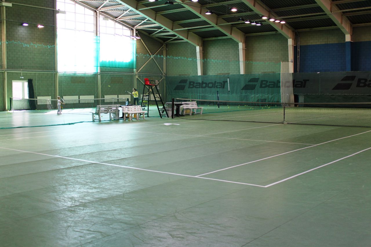 База теннисного корта